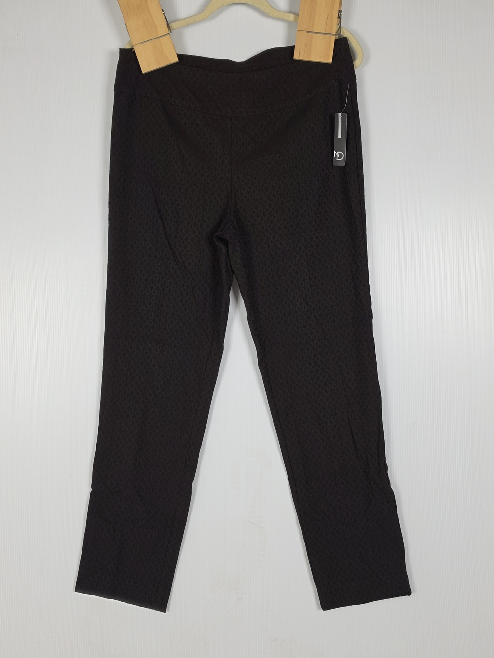 New Directions Black With Diamond Pattern pull-on pants